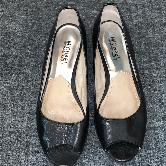 Michael Kors Shoes - 💕MICHAEL KORS💎Peep Toe Wedges